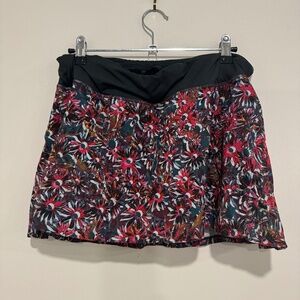 Lululemon Play off the pleats skirt sz 8